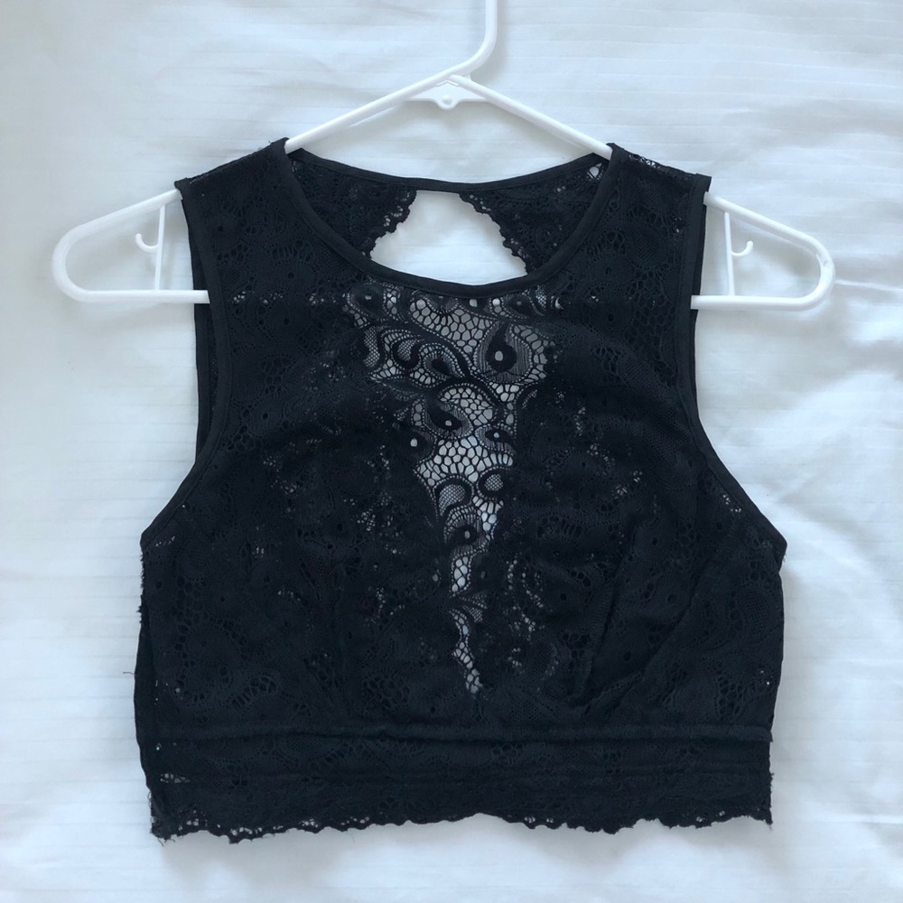 BLACK LACE CROP TOP